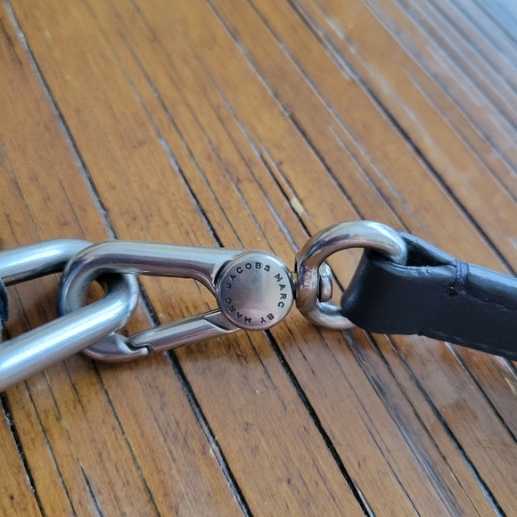 Marc by Marc Jacobs Too Hot to Handle Small Drawstring Leather Crossbody Bag - Picture 10 of 11